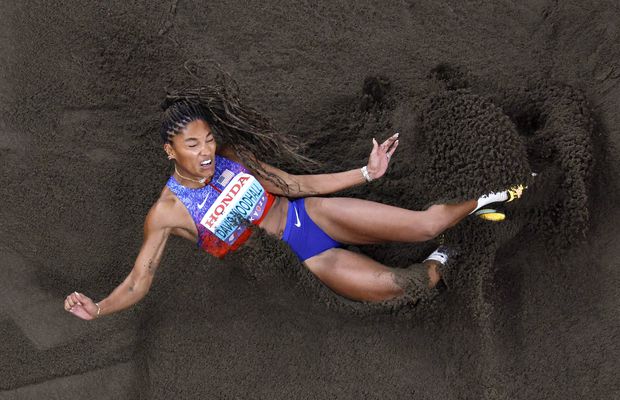 Tara Davis-Woodhall, campioană olimpică și mondială la săritura în lungime, a abordat un subiect tabu: „Durerea este insuportabilă”