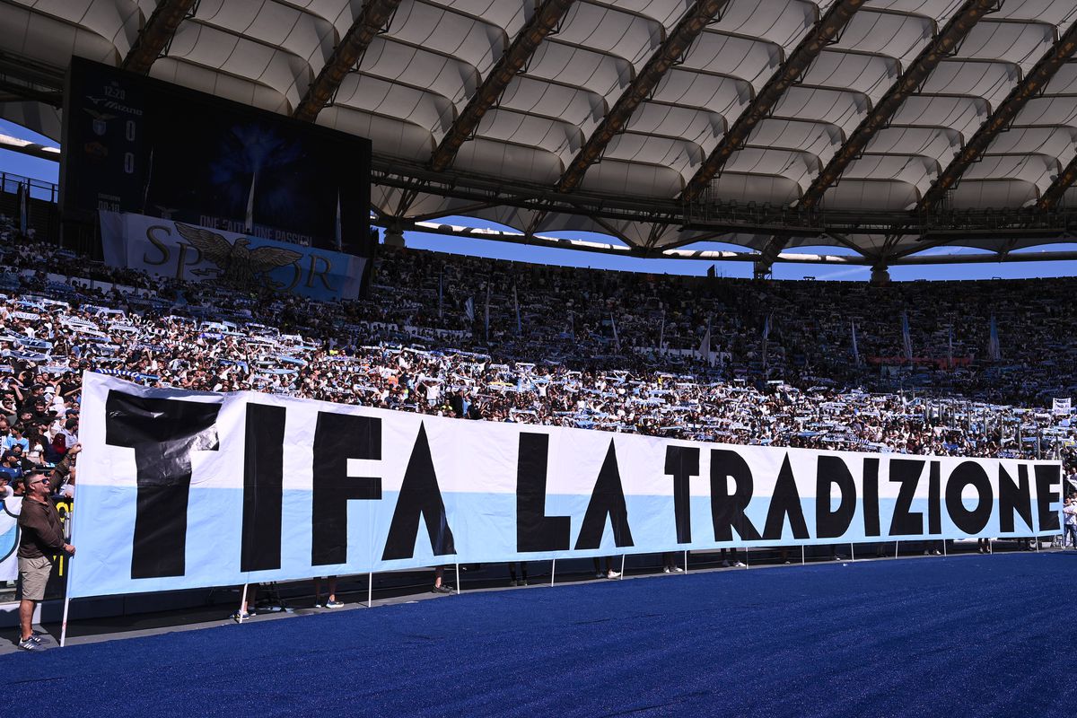 AS Roma a câștigat la limită „Derby della Capitale” » Două eliminări într-un final încins