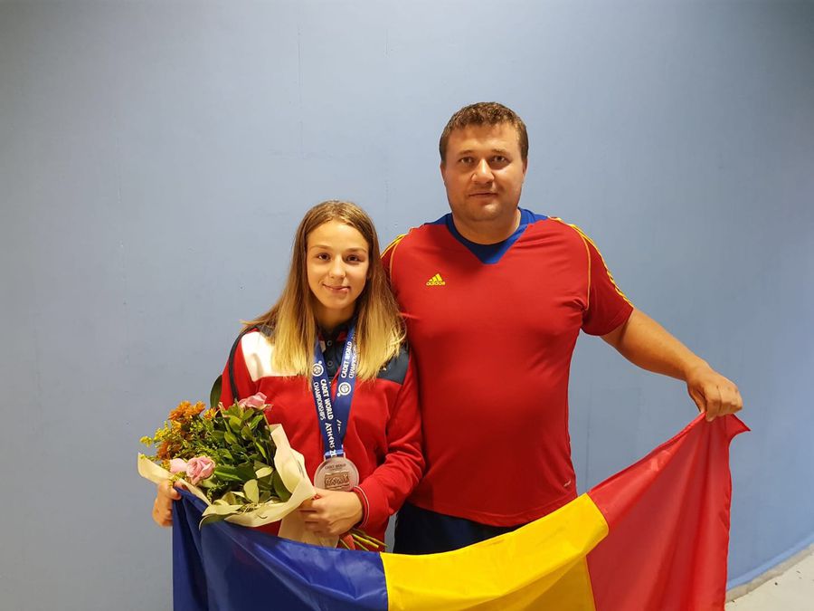 Marian Oancea o sprijină pe Andreea Ana și în proiectele ei extrasportive. Foto: facebook/oancea.mariangeorge A luat bronz la Mondiale, iar antrenorul le bate obrazul celor de la Steaua: „E urât ce fac!” + „Alerga cu fesul în cap pe plajă, iar colegele se relaxau pe șezlong”