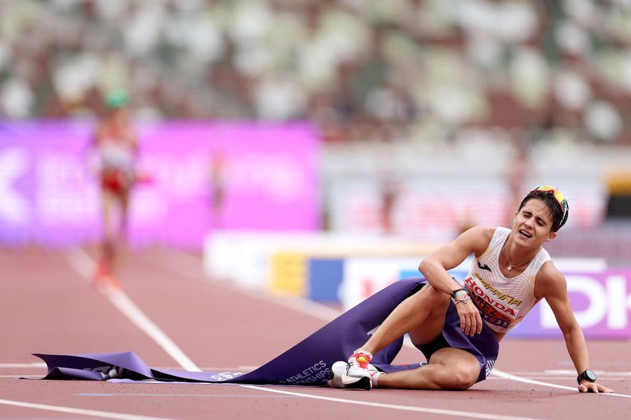 Maria Perez, campioană mondială la marș, trecând linia de sosire la 20 km Foto: Guliver/GettyImages A salvat un om, apoi a cucerit bronzul! Top 10 cele mai impresionante momente de Campionatele Mondiale de atletism din Tokyo