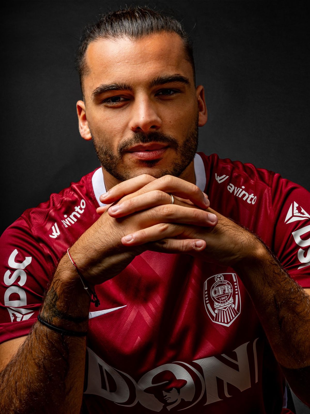 CFR Cluj în haine noi pentru meciul cu UTA Arad » Campanie specială în oraș: „Să porți culorile nu a fost niciodată o obligație”