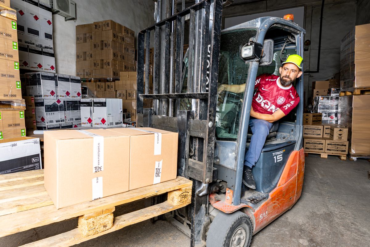 CFR Cluj în haine noi pentru meciul cu UTA Arad » Campanie specială în oraș: „Să porți culorile nu a fost niciodată o obligație”