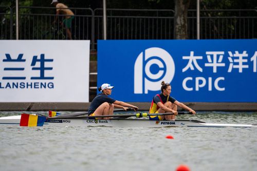 Magdalena Rusu și Simona Radiș în serii la dublu rame - CM 2025 Foto: FR Canotaj/Balint Czucz