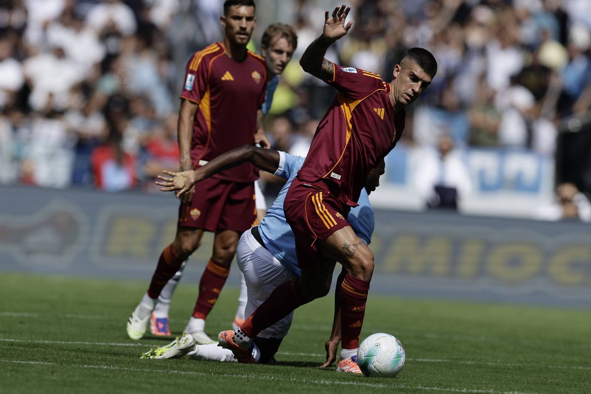 AS Roma a câștigat la limită „Derby della Capitale” » Două eliminări într-un final încins