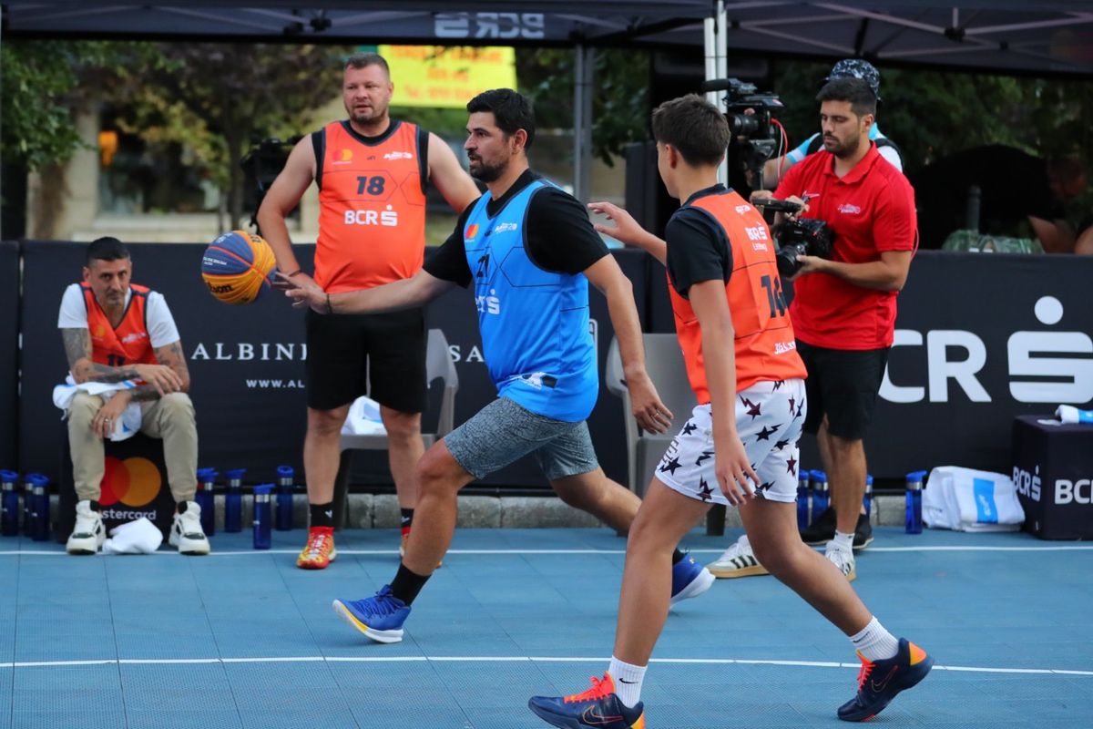 „Arnold” Stelea vs. „Săgeată” Niculae » Spectacol inedit pe terenul de baschet la Sport Arena Streetball