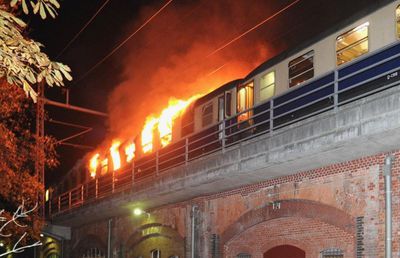 FOTO Tren cu fani, în flăcări la Berlin! Suporterii lui Freiburg, probleme când se întorceau de la meci