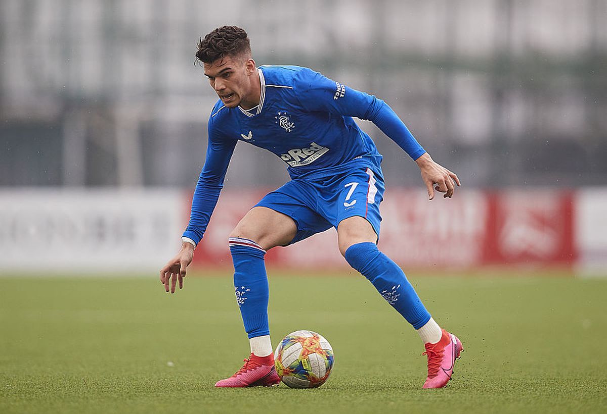 Ianis Hagi, atacat fără milă: „Seamănă cu Zidane pe PlayStation! S-a lovit mingea de el ca de colțul mesei” + de ce Gică Hagi nu ar fi bun ca selecționer