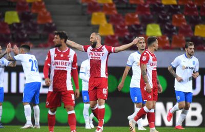 Jucătorii lui Dinamo, desființați de o legendă: „«Nuevo Dinamo» e ruptă în două! Jucătorii nu știu să dribleze! Doar vorbesc spaniolă între ei”