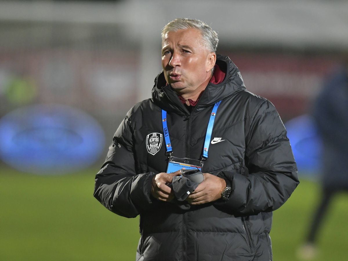 Dan Petrescu, probleme pe bancă în meciul cu AZ Alkmaar: „Mi s-a blocat mâna de tot”