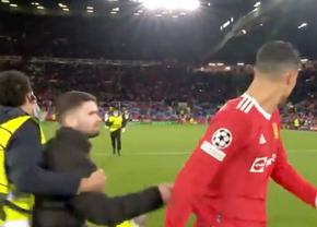 Cristiano Ronaldo, ținta unui suporter pe Old Trafford » Cum a reacționat după ce a fost tras de tricou