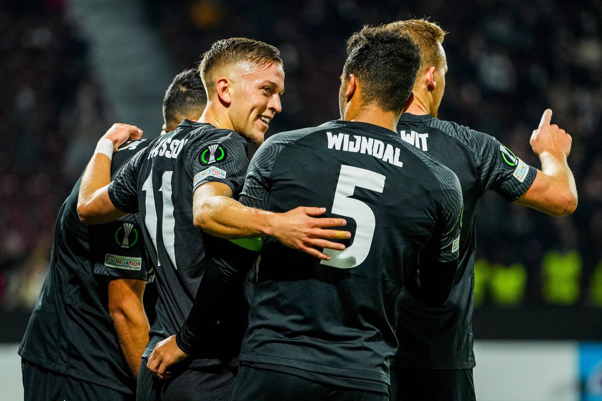 Dan Petrescu, probleme pe bancă în meciul cu AZ Alkmaar: „Mi s-a blocat mâna de tot”