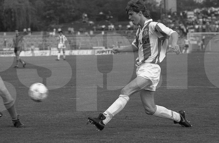 Florin Răducioiu a fost unul dintre copiii de suflet ai lui Mircea Lucescu. Foto: Arhiva GSP Ce se întâmplă cu stadionul pe care Hagi a jucat ultimul meci la Steaua înaintea transferului la Real Madrid + Povești cu Gică Popescu și Dan Petrescu: „Cine e, mă, obraznicul ăsta?”