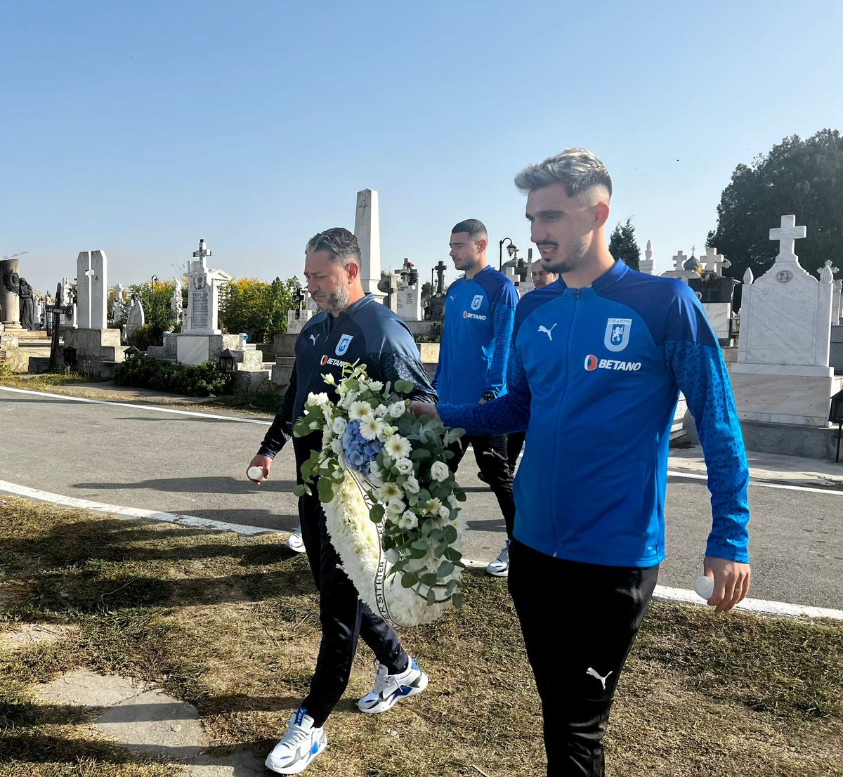 Week-end trist în Bănie » Liderii Universității Craiova au mers la mormântul lui Ilie Balaci + Mesajul postat de clubul lui Mititelu