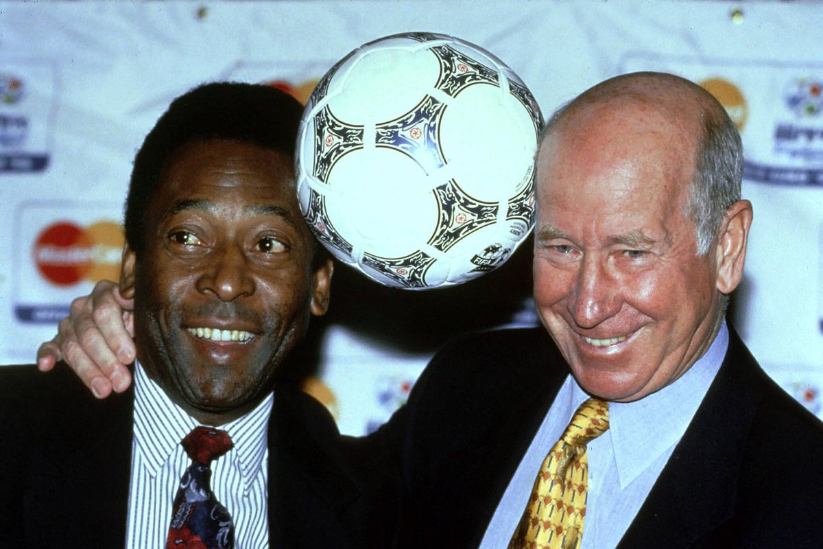 Sir Bobby Charlton a murit » Legendarul fotbalist avea 86 de ani