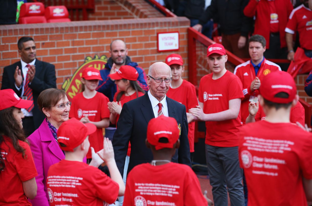 Sir Bobby Charlton a murit » Legendarul fotbalist avea 86 de ani