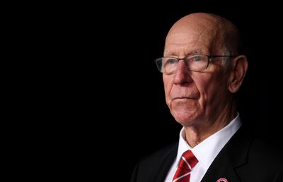 Sir Bobby Charlton a murit » Legendarul fotbalist avea 86 de ani