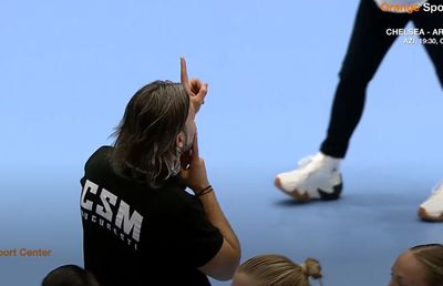 Adi Vasile, gesturi către suporterii care i-au cerut demisia după eșecul cu Brest » Explicația antrenorului: „Le spun ceva!”