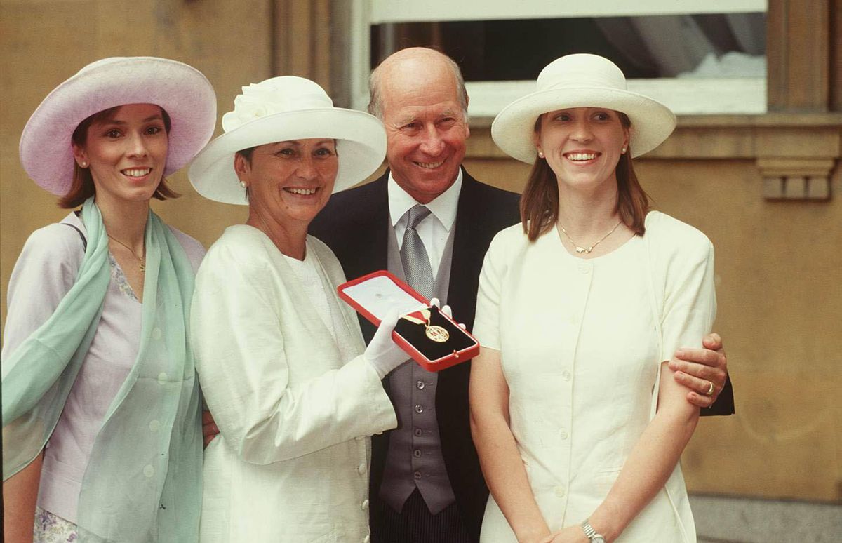 Sir Bobby Charlton a murit » Legendarul fotbalist avea 86 de ani