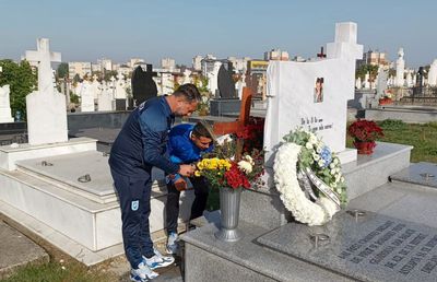 Week-end trist în Bănie » Liderii Universității Craiova au mers la mormântul lui Ilie Balaci + Mesajul postat de clubul lui Mititelu