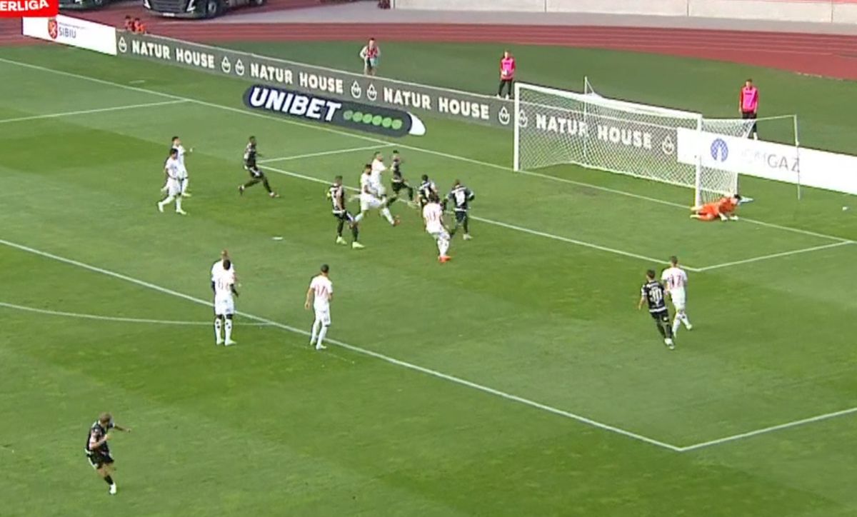 Ne-au lăsat cu „fanta de lumină” » Ce-a făcut VAR-ul la Hermannstadt - Dinamo, după eroarea uriașă din urmă cu 2 zile