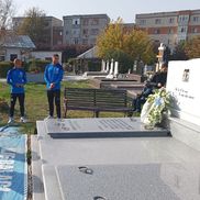 5 ani de la decesul lui Ilie Balaci. Screciu, Ivan și Mitriță au pus o coroană la mormânt (foto: Universitatea Craiova)