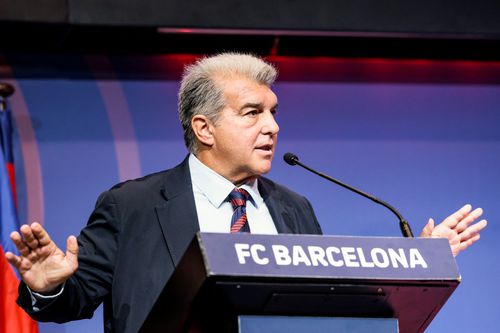 Prestidigitatorul Joan Laporta a fost redus de UEFA la statutul de iluzionist prins cu mari nereguli / Foto: Imago