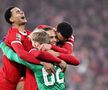 Caoimhin Kelleher, felicitat de colegii de la Liverpool după finala Cupei Ligii de sezonul trecut // foto: Guliver/gettyimages