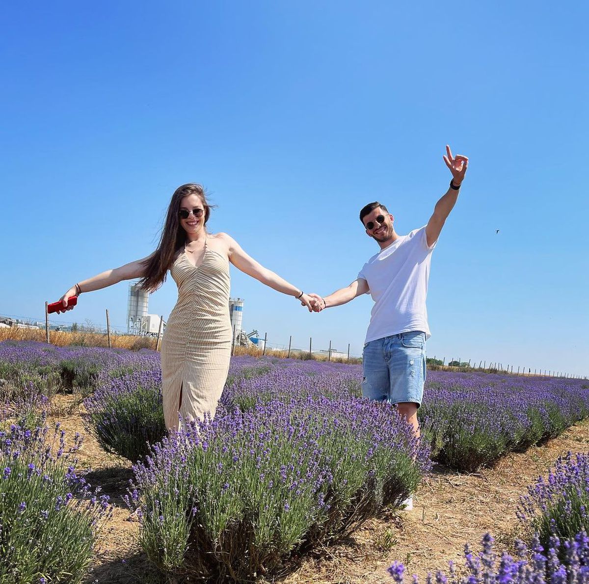 El, noul „stâlp” din defensiva FCSB » Ea, o doctoriță de succes, în plină ascensiune: „Am fost de multe ori cobaiul ei. Mi-era frică!”