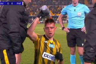 Istorie în Liga Campionilor, sub ochii lui Vlad Dragomir: al doilea cel mai rapid cartonaș roșu din toate timpurile!