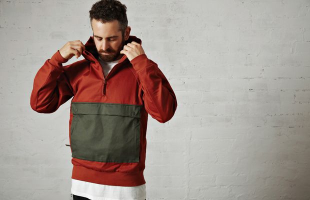 5 idei de outfit casual masculin care funcționează în orice context urban