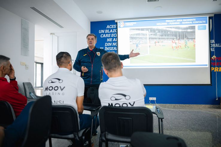 Sesiune de analiză și perfecționare la Mogoșoaia pentru arbitrii din Superligă. Foto: frf.ro