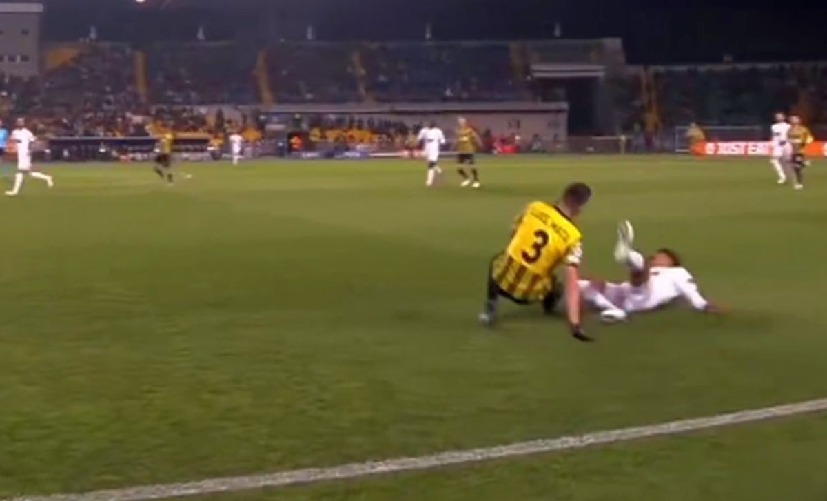 Istorie în Liga Campionilor, sub ochii lui Vlad Dragomir: al doilea cel mai rapid cartonaș roșu din toate timpurile!