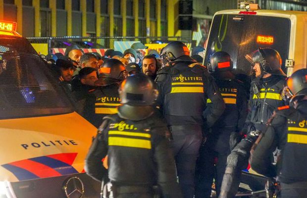 Haos pe străzi înaintea meciului lui Dennis Man din Liga Campionilor: poliția a arestat 180 de fani