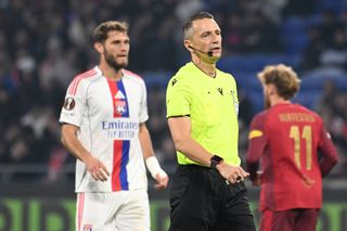 Cine va arbitra FCSB - Bologna din Europa League »  Campioana României a câștigat la scor când a fost „fluierată” de acesta