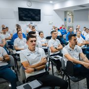 Sesiune de analiză și perfecționare la Mogoșoaia pentru arbitrii din Superligă. Foto: frf.ro