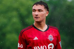 Fotbalistul canadian va putea reprezenta România » FIFA i-a dat acordul