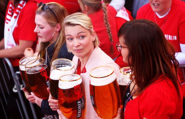 FRF vrea liber la consumul de alcool pe stadioane: „D-aia vine omul, să mai bea o bere”
