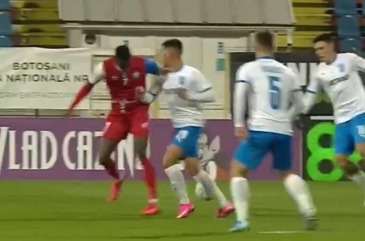 Fază controversată în Botoșani - Craiova: oltenii, iertați de un penalty?