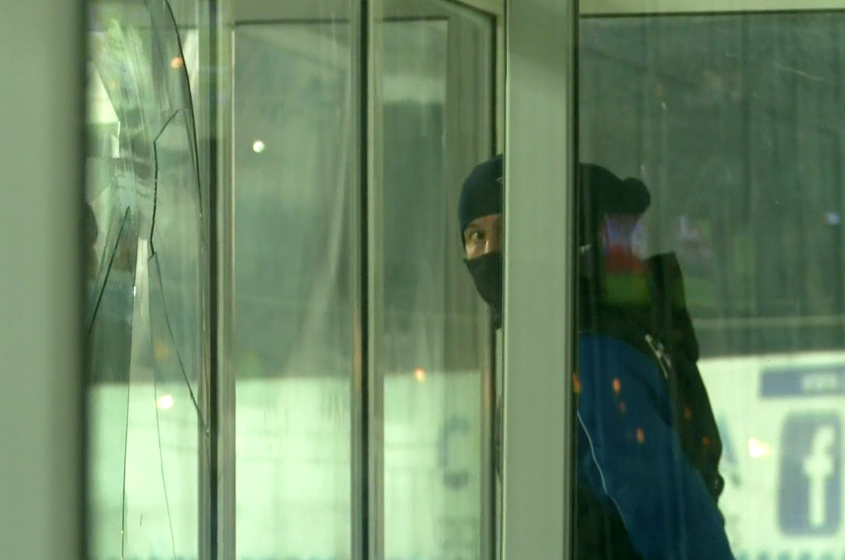 FC BOTOȘANI - CRAIOVA 0-0. Marius Croitoru, reacție nervoasă în finalul meciului: a spart un geam de nervi!