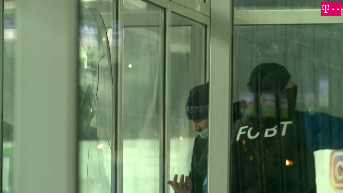 VIDEO EXCLUSIV Un patron din Liga 1 nu și-a menajat antrenorul după ce a făcut scandal în timpul unui meci: „Făcea «ham, ham» ca un câine dresat să muște”