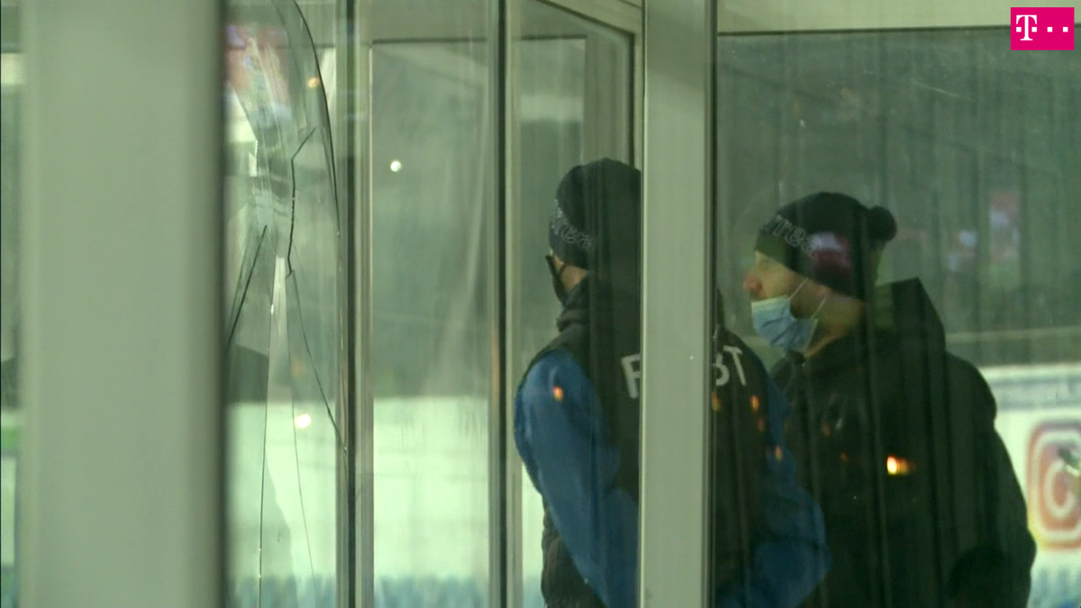 FC BOTOȘANI - CRAIOVA 0-0. Marius Croitoru, reacție nervoasă în finalul meciului: a spart un geam de nervi!