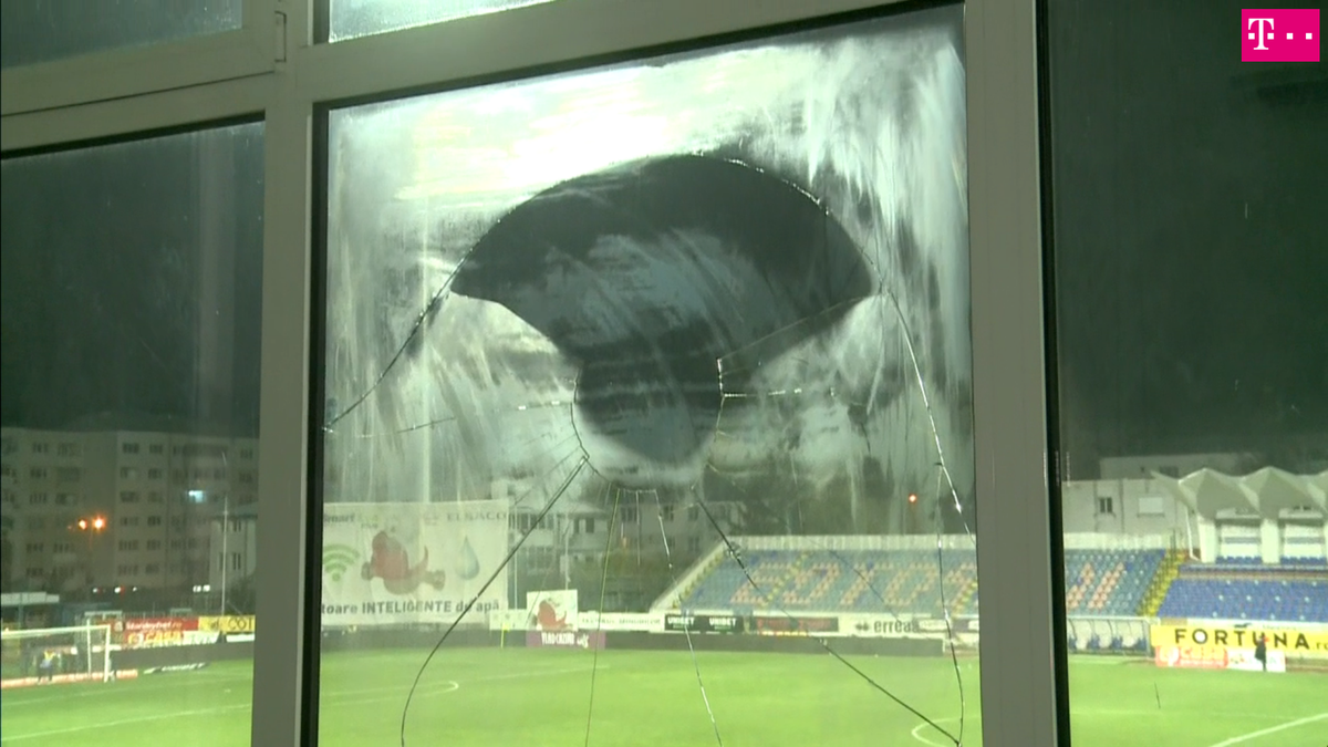 FC BOTOȘANI - CRAIOVA 0-0. Marius Croitoru, reacție nervoasă în finalul meciului: a spart un geam de nervi!