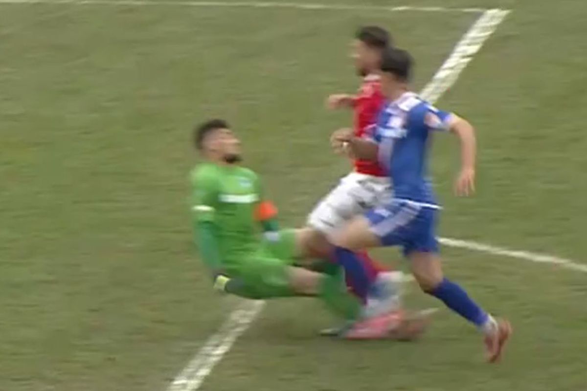 Eroare majoră de arbitraj la Avrig » Fault în afara careului, sancționat cu penalty