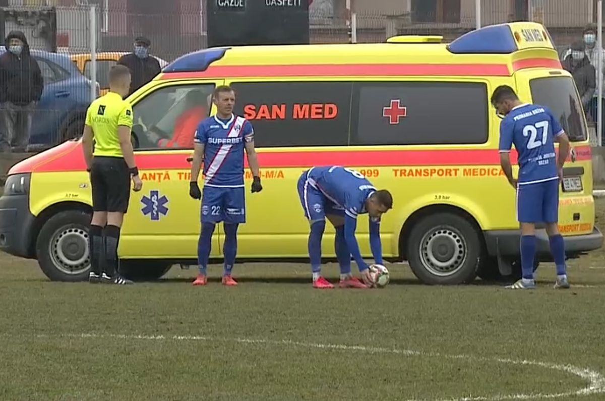 Eroare majoră de arbitraj la Avrig » Fault în afara careului, sancționat cu penalty