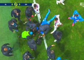 Derby-ul Lyon - Marseille, întrerupt din cauza fanilor! Payet, lovit în timp ce executa un corner + scandal și la vestiare