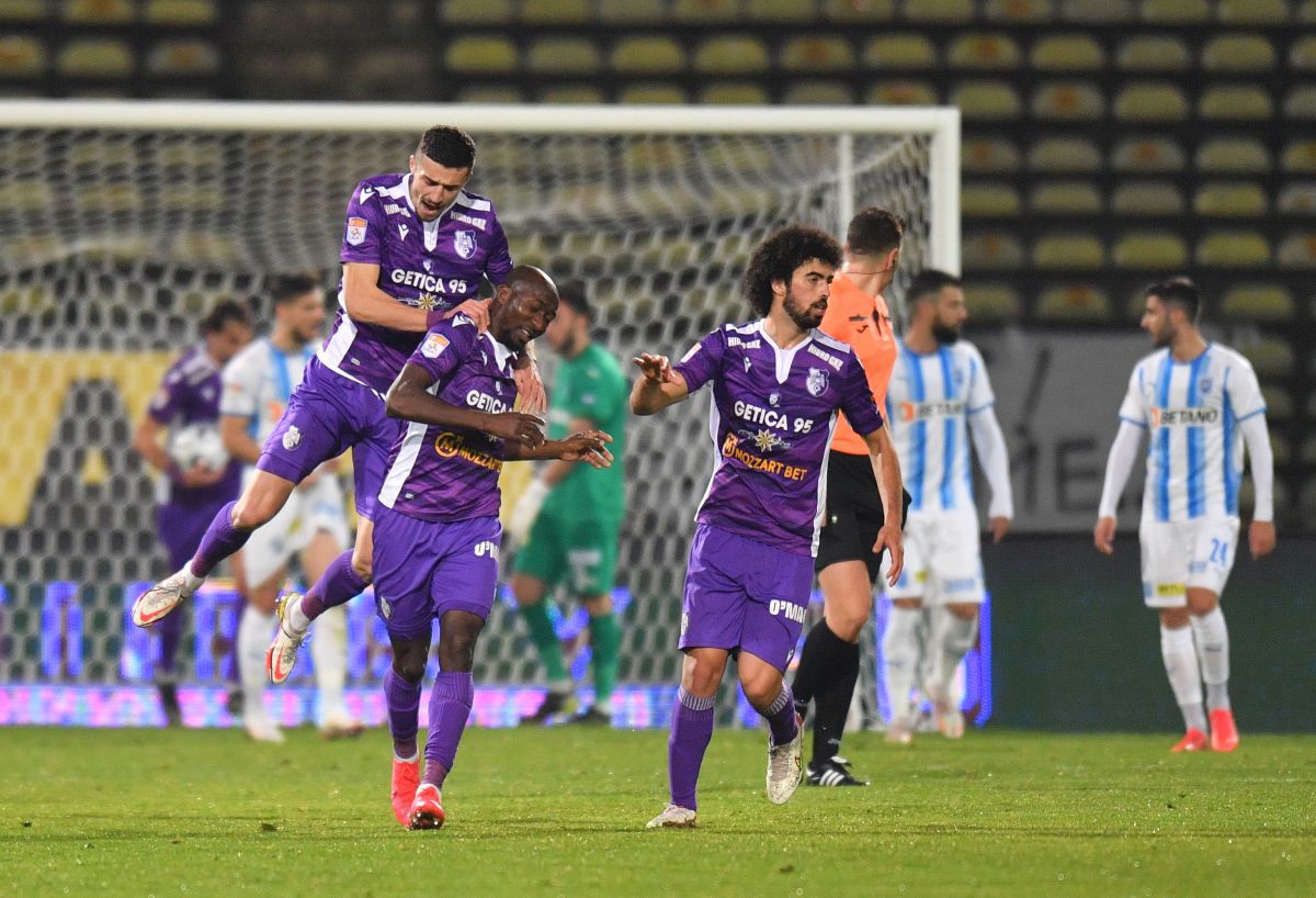 Show în Trivale » 5 goluri în FC Argeș - CSU Craiova, iar Reghe e la 14 puncte de lider!