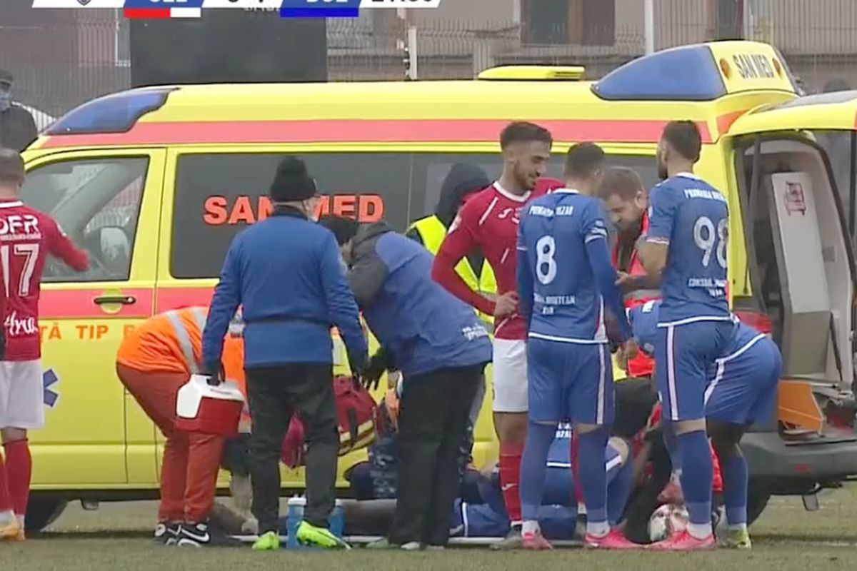 Emoții la CSC Șelimbăr - FC Buzău » Jucător scos cu ambulanța de pe gazon după ce a încasat o lovitură la nivelul capului