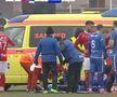 Ambulanța l-a scos pe Keita de pe gazon // foto: captură DigiSport