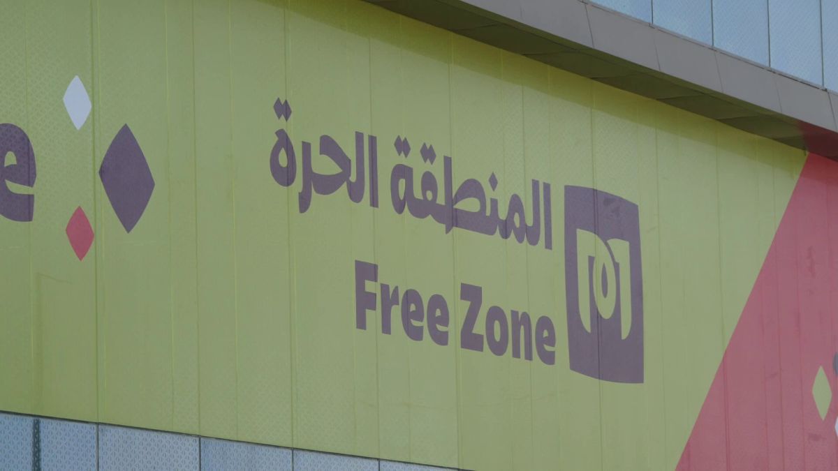 Controversă și cu micul dejun primit de fanii cazați în „orașul” de containere din Doha: „200 de lire pe noapte pentru asta?”