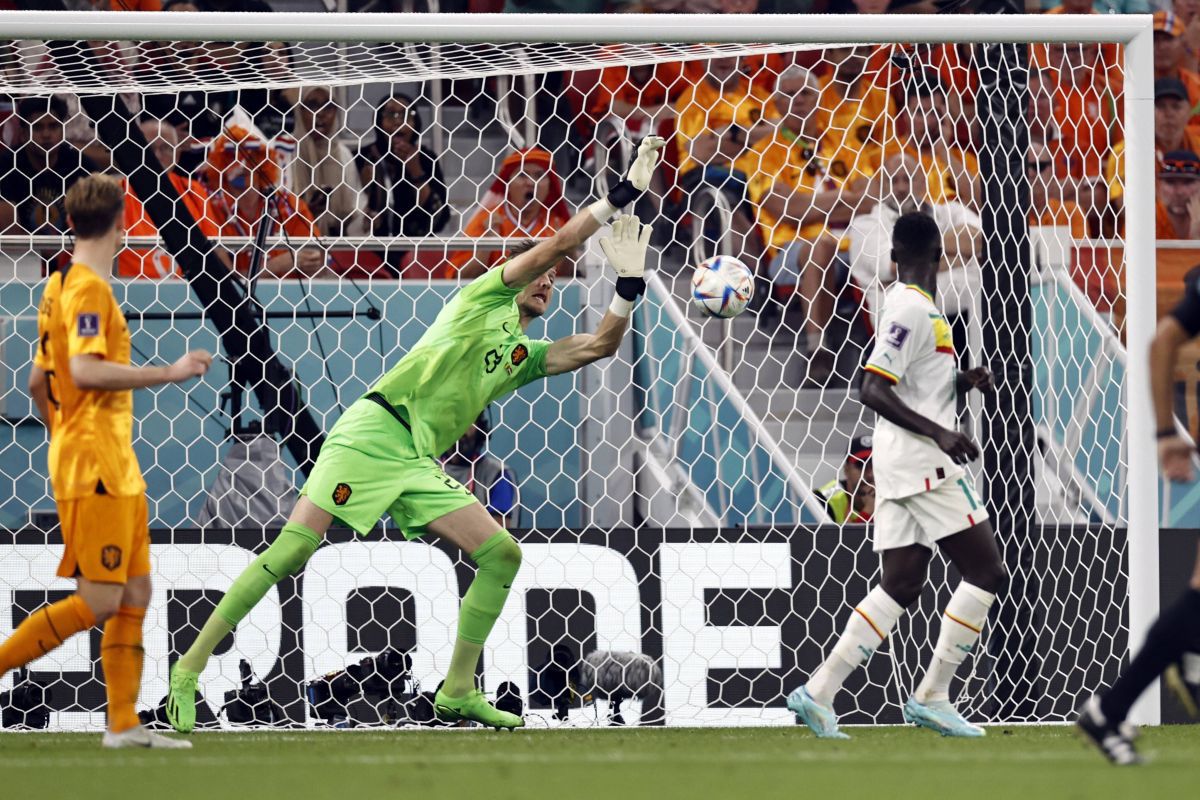 Gigantul debutant salvator! Cine e Noppert, surpriza lui Van Gaal în primul meci de la Mondial